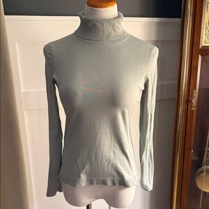 💕 LOFT Soft Gray Turtleneck Sweater